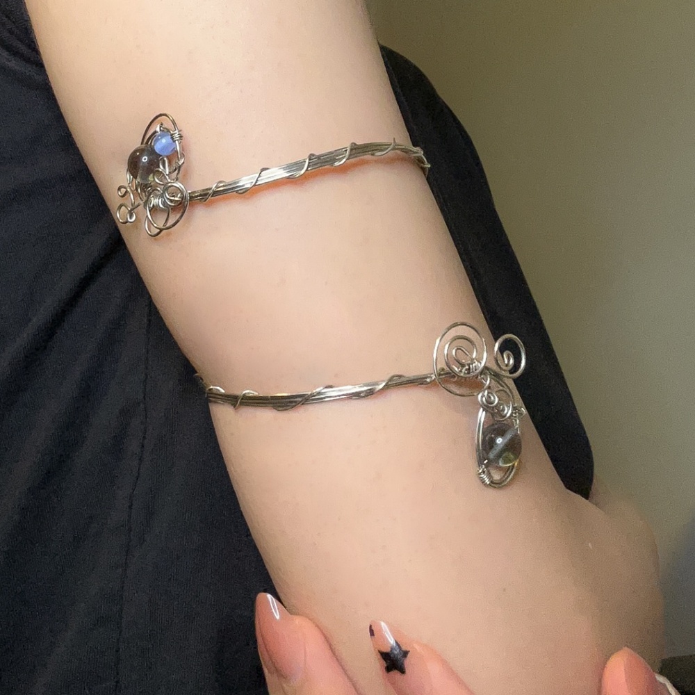 Handmade Upper Arm Cuff with Colour Shifting Beads: Adjustable Armlet